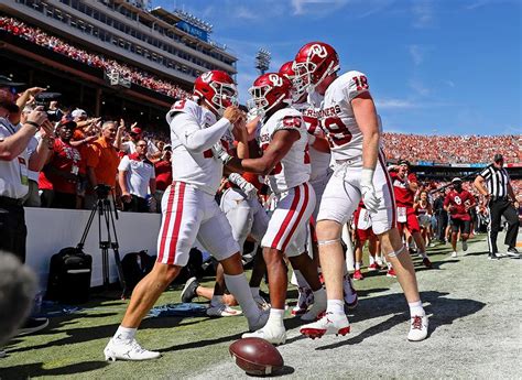 red river rivalry scores|Oklahoma overcomes 21.